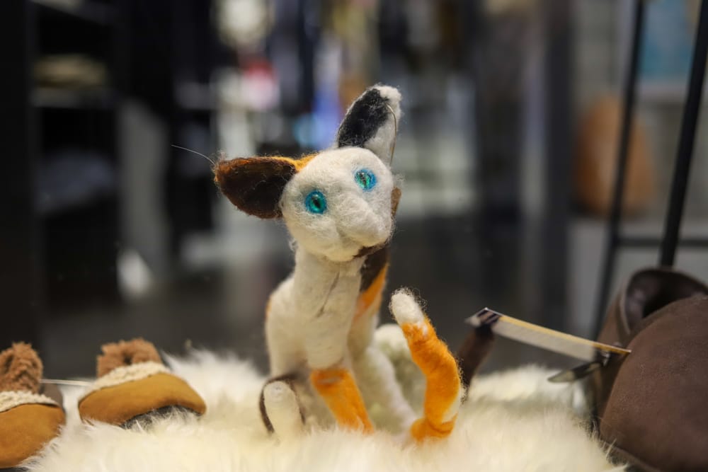 Felted toy cat with blue eyes post image