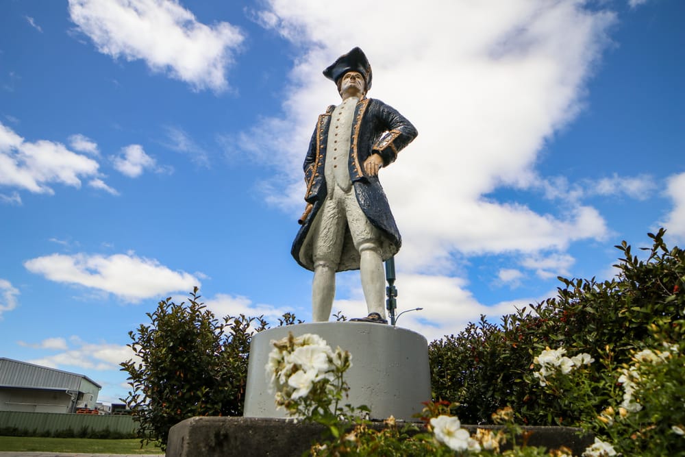 Captain Cook Statue in Marton post image