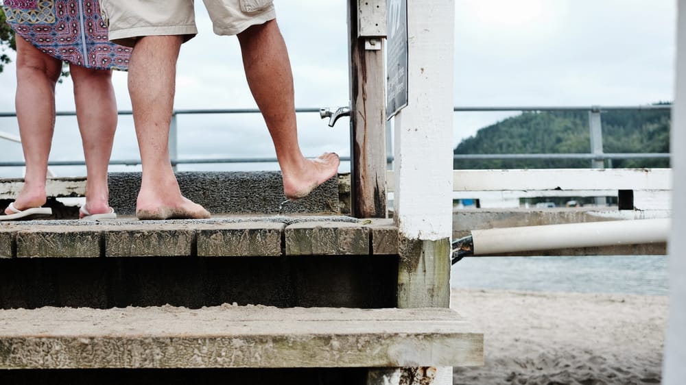 Barefoot couple on the pier post image
