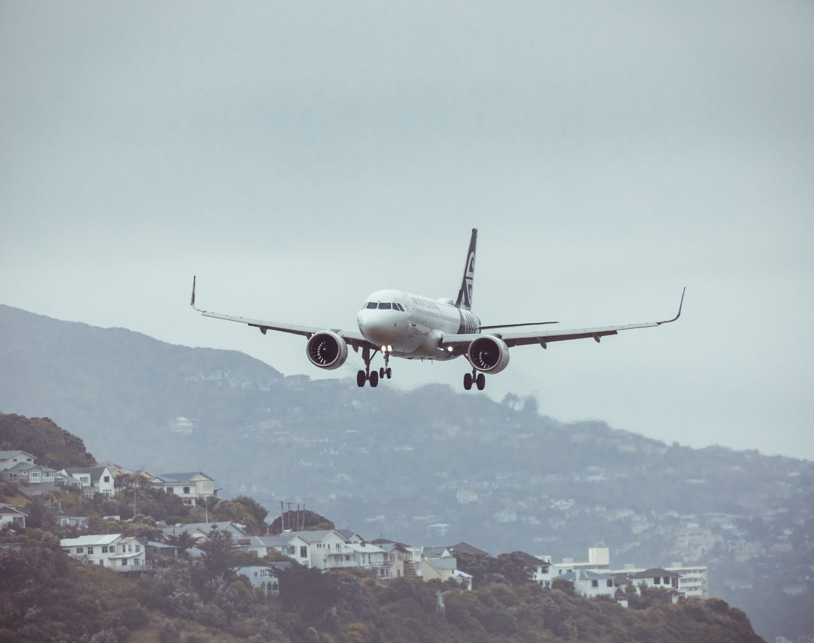 Air New Zealand over the suburbs of Wellington
