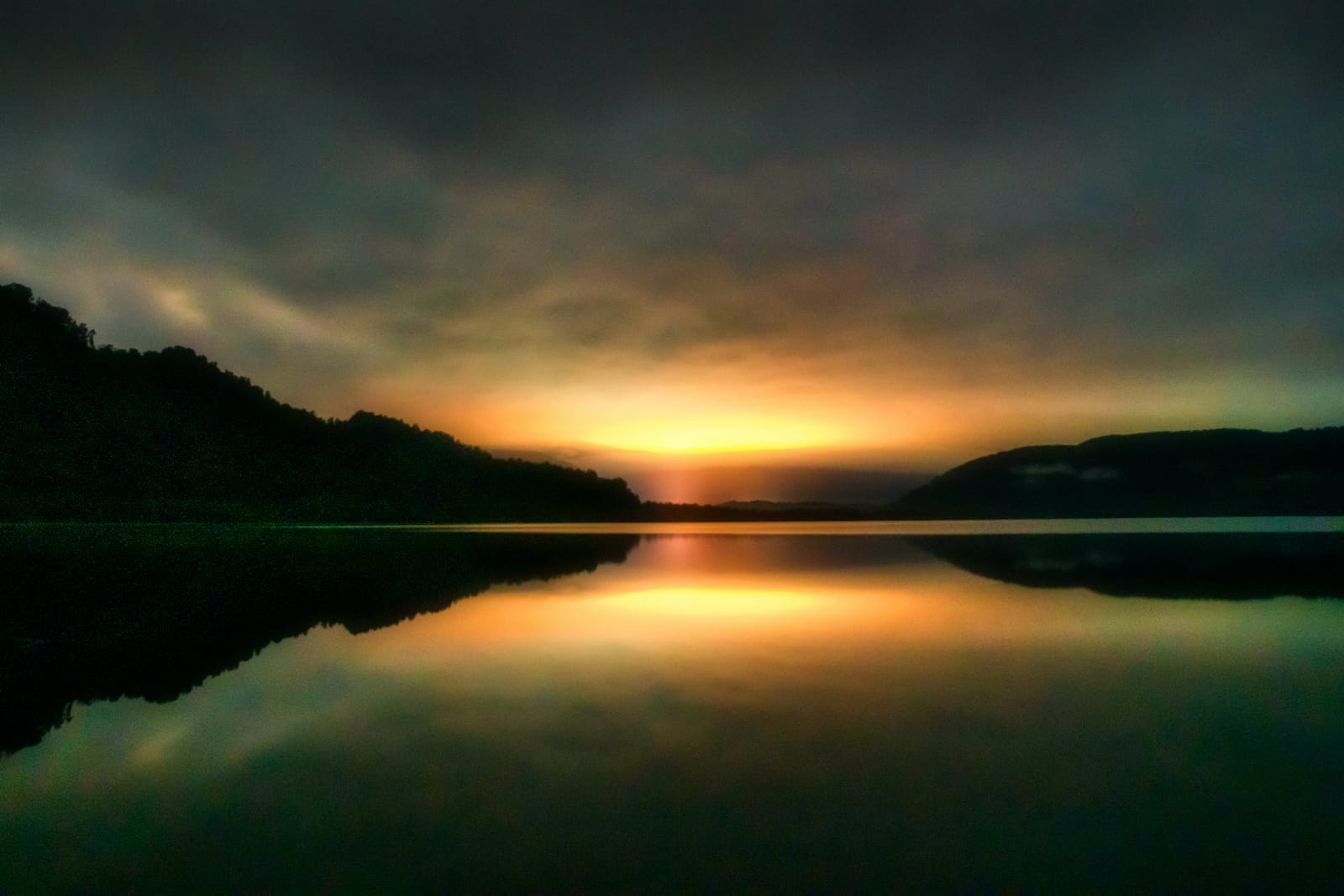 Lake Mapourika light
